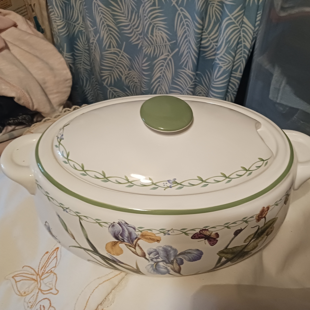 Ceramic Studio Nova Garden Bloom Lidded/Covered Floral & Butterfly Soup Turrine - Picture 2 of 3